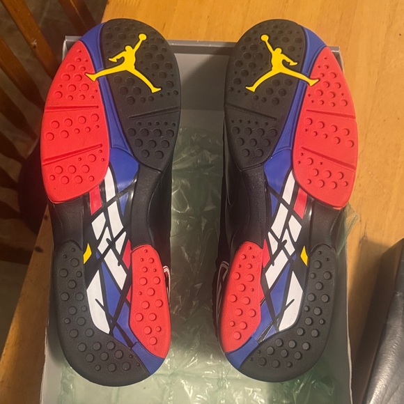 Jordan Black Shoe Box with Red and White Accents - Picture 6 of 7